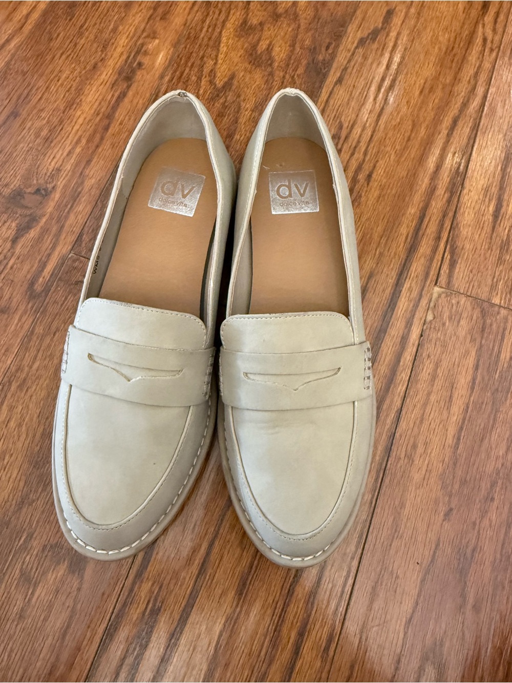DV by Dolce Vita Women's Cream Penny Loafers Sz 8 Slip On Lug Sole shoes